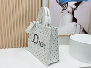Fortok Dior Dioramour Large Dior Book Tote with Strap White Multicolor Revolution Flowers Embroidery 41*14*32cm - 6