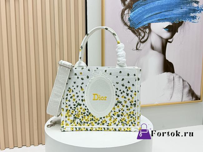 Fortok Dior Small Book Tote with Strap Buttercup Dior Embroidery and White Dior Médaillon 26*8*22cm - 1