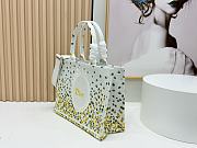 Fortok Dior Medium Book Tote with Strap Buttercup Dior Embroidery and White Dior Médaillon 36*27*16cm - 3
