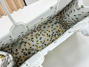 Fortok Dior Medium Book Tote with Strap Buttercup Dior Embroidery and White Dior Médaillon 36*27*16cm - 2