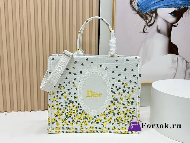 Fortok Dior Large Book Tote with Strap Buttercup Dior Embroidery and White Dior Médaillon 41*14*32cm - 1