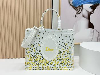 Fortok Dior Large Book Tote with Strap Buttercup Dior Embroidery and White Dior Médaillon 41*14*32cm