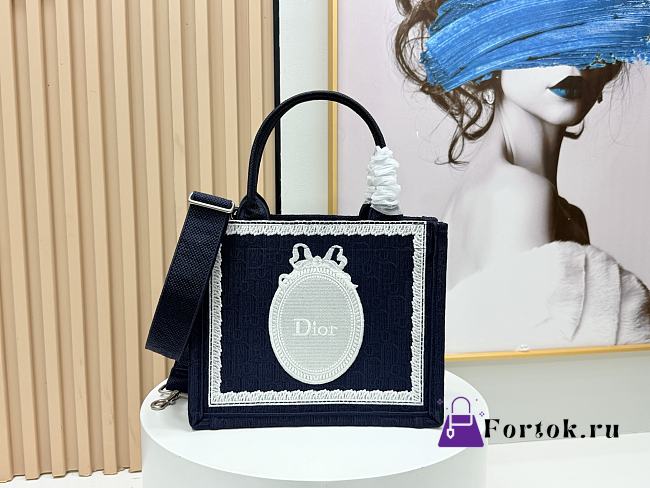 Fortok Dior Small Dior Book Tote with Strap Blue Dior Oblique Embroidery with White Lace and Dior Médaillon 26*8*22cm - 1