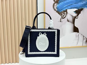 Fortok Dior Small Dior Book Tote with Strap Blue Dior Oblique Embroidery with White Lace and Dior Médaillon 26*8*22cm