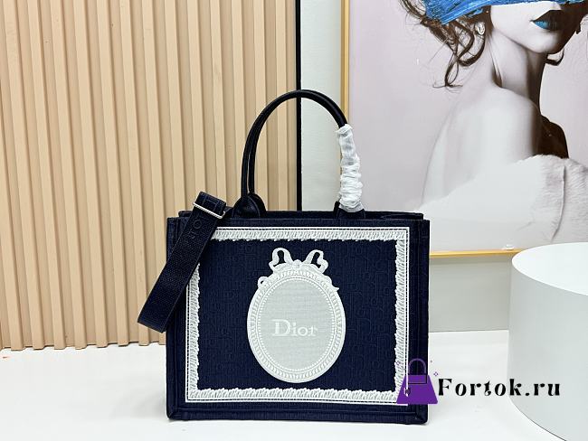 Fortok Dior Medium Dior Book Tote with Strap Blue Dior Oblique Embroidery with White Lace and Dior Médaillon 36*27*16cm - 1