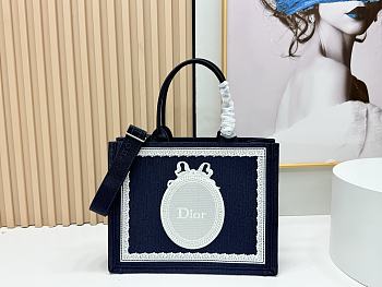 Fortok Dior Medium Dior Book Tote with Strap Blue Dior Oblique Embroidery with White Lace and Dior Médaillon 36*27*16cm