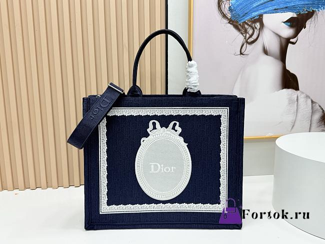 Fortok Dior Large Dior Book Tote with Strap Blue Dior Oblique Embroidery with White Lace and Dior Médaillon 41*14*32cm - 1