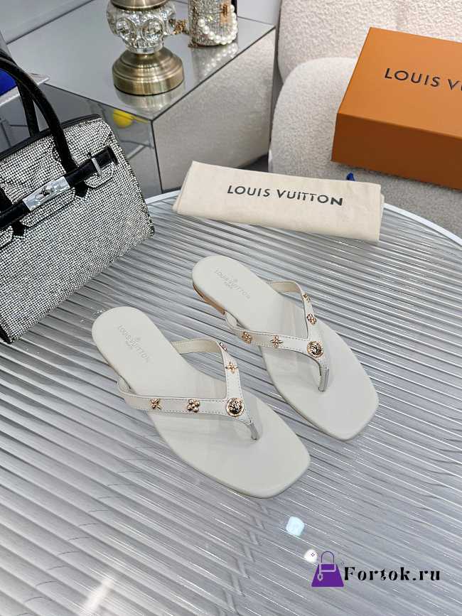 Fortok Louis Vuitton Gaia Flat Thongs White - 1