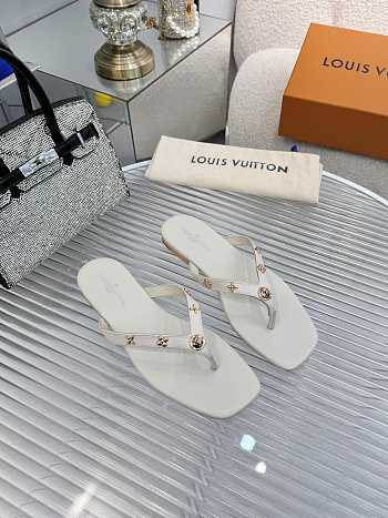 Fortok Louis Vuitton Gaia Flat Thongs White