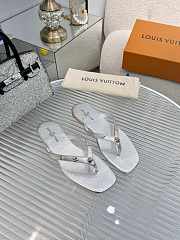 Fortok Louis Vuitton Gaia Flat Thongs Silver - 4