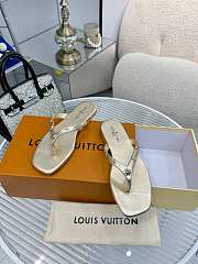 Fortok Louis Vuitton Gaia Flat Thongs Gold - 1