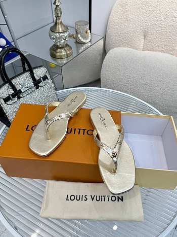 Fortok Louis Vuitton Gaia Flat Thongs Gold