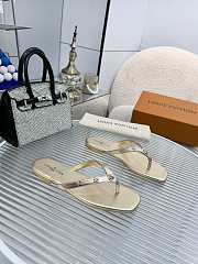 Fortok Louis Vuitton Gaia Flat Thongs Gold - 2