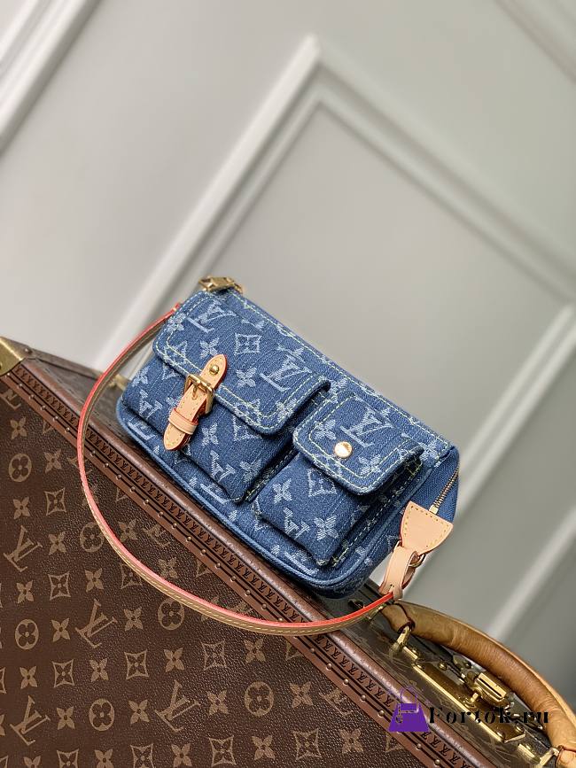 Fortok Louis Vuitton Pochette Accessoire Cargo Monogram Denim 23.5 x 14 x 3cm - 1