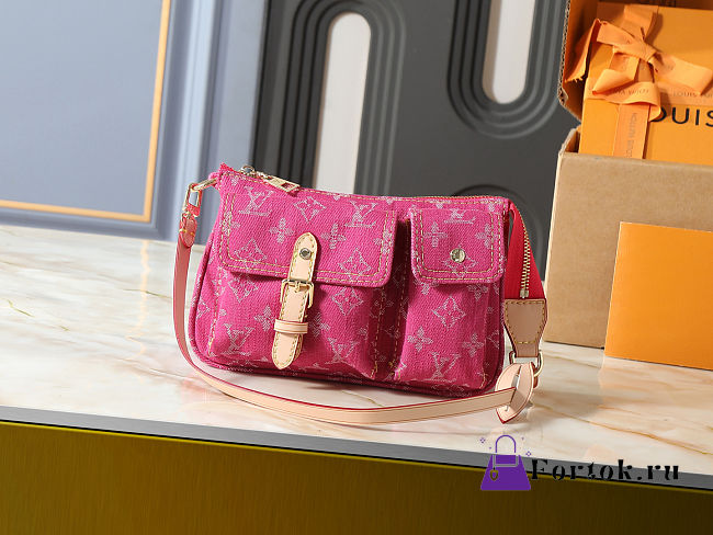Fortok Louis Vuitton Pochette Accessoire Cargo Monogram Fuchisa 23.5 x 14 x 3cm - 1