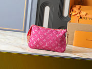 Fortok Louis Vuitton Pochette Accessoire Cargo Monogram Fuchisa 23.5 x 14 x 3cm - 5