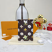 Fortok Louis Vuitton Spring 2026 Collection Passport Cover Monogram Flowers Canvas 10*2.5*14cm - 1
