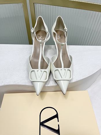Fortok Valentino Garavani VLogo Signature T-strap pumps White 6.5cm