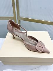 Fortok Valentino Garavani VLogo Signature T-strap pumps Nude Beige 6.5cm - 3