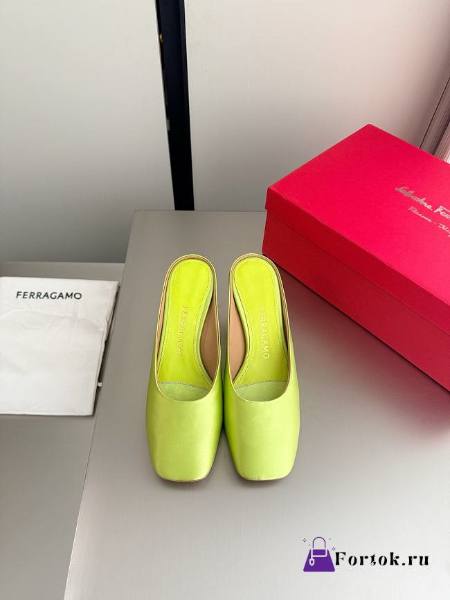 Fortok Ferragamo S-shaped heel mule Neon Green Satin 5cm - 1