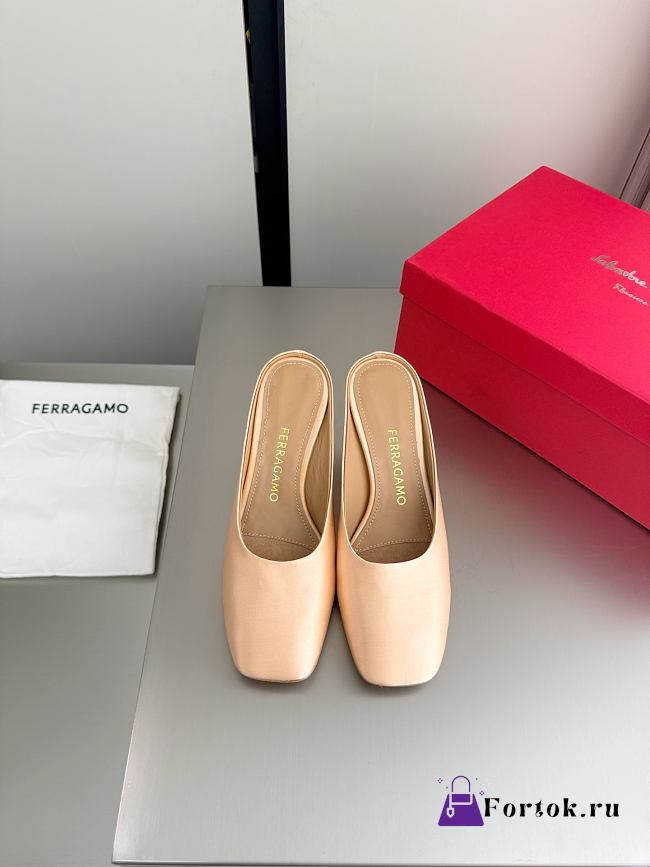 Fortok Ferragamo S-shaped heel mule Beige Satin 5cm - 1