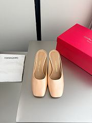 Fortok Ferragamo S-shaped heel mule Beige Satin 5cm - 1