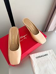Fortok Ferragamo S-shaped heel mule Beige Satin 5cm - 2