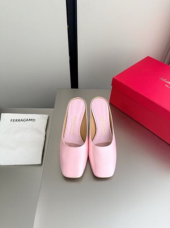 Fortok Ferragamo S-shaped heel mule Pink Satin 5cm
