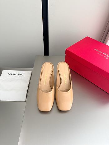 Fortok Ferragamo S-shaped heel mule Beige Lambskin 5cm