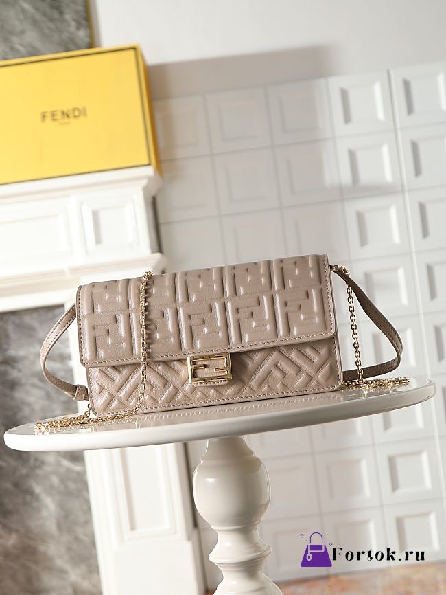 Fortok Fendi Baguette Continental Wallet on Chain  Leather Ebony 21x5x11.5cm - 1