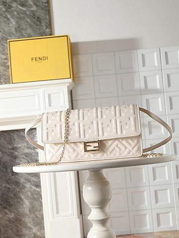 Fortok Fendi Baguette Continental Wallet on Chain Leather Ivory 21x5x11.5cm 