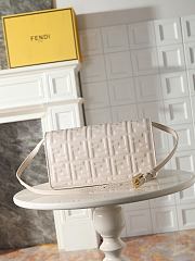 Fortok Fendi Baguette Continental Wallet on Chain Leather Ivory 21x5x11.5cm  - 3
