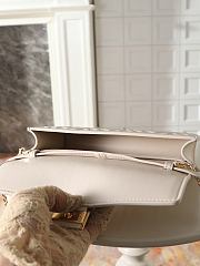 Fortok Fendi Baguette Continental Wallet on Chain Leather Ivory 21x5x11.5cm  - 2