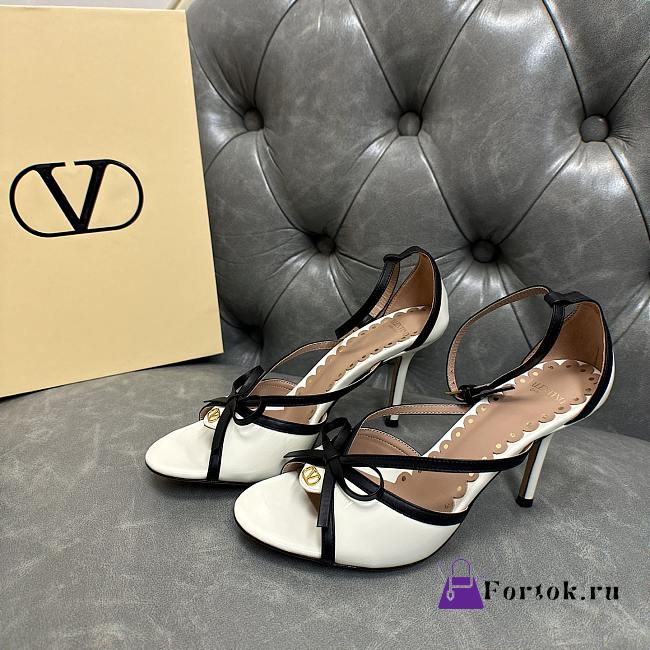 Fortok Valentino Garavani Bepointy Sandal Patent Leather White 80Mm - 1