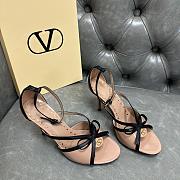Fortok Valentino Garavani Bepointy Sandal Patent Leather Beige 80Mm - 1