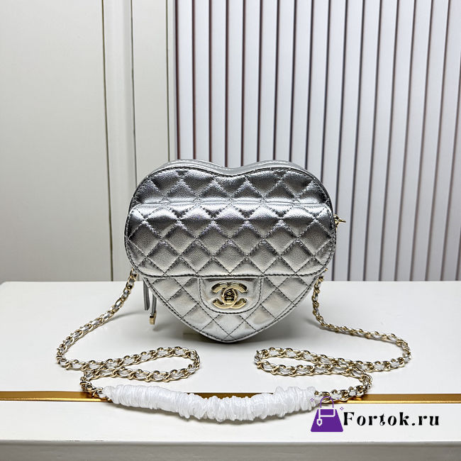 Fortok Chanel Metallic Lambskin Quilted CC Love Heart Bag Silver 18x19 x5.5cm - 1