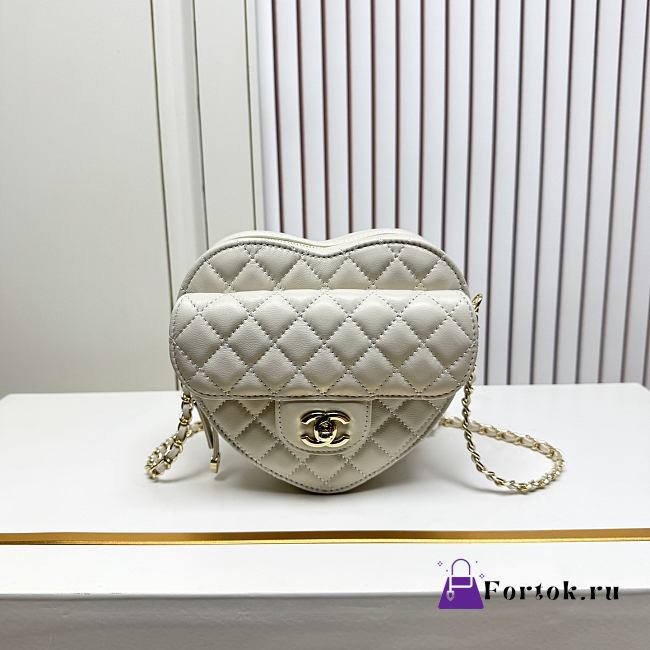 Fortok Chanel CC Love Heart Bag Ivory 18x19 x5.5cm - 1