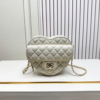 Fortok Chanel CC Love Heart Bag Ivory 18x19 x5.5cm