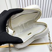 Fortok Chanel CC Love Heart Bag Ivory 18x19 x5.5cm - 5