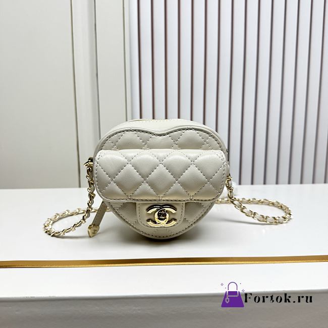 Fortok Chanel CC Love Heart Bag Ivory 12x13x5.5cm - 1