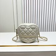 Fortok Chanel CC Love Heart Bag Ivory 12x13x5.5cm - 4