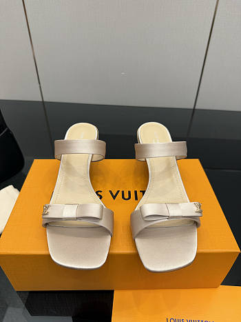Fortok Louis Vuitton 6AM Mules Satin Beige 5.5cm
