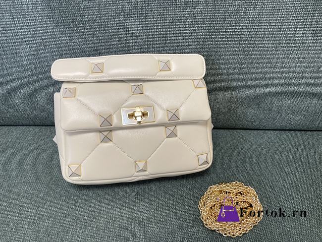 Fortok Valentino Garavani Roman Stud Shoulder Bag White 28x 18x 8cm - 1