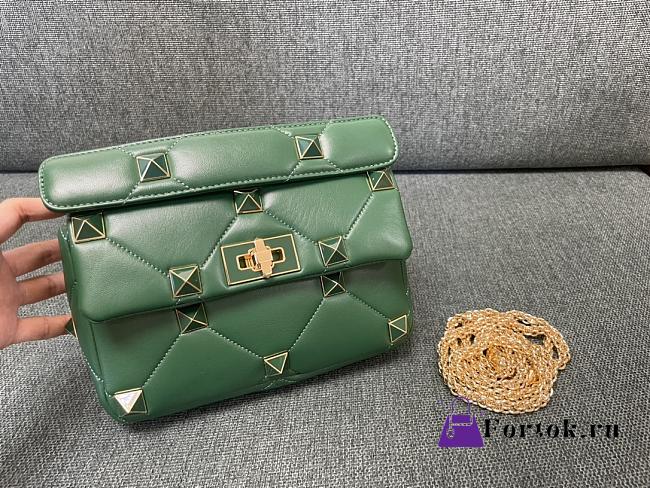Fortok Valentino Garavani Roman Stud Shoulder Bag Full Green 28x 18x 8cm - 1