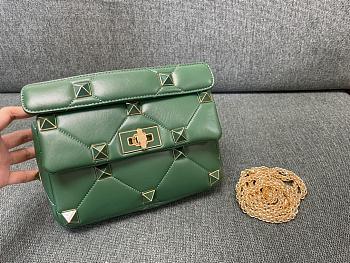 Fortok Valentino Garavani Roman Stud Shoulder Bag Full Green 28x 18x 8cm