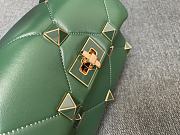 Fortok Valentino Garavani Roman Stud Shoulder Bag Full Green 28x 18x 8cm - 2