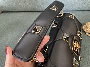 Fortok Valentino Garavani Roman Stud Shoulder Bag Full Black 28x 18x 8cm - 3