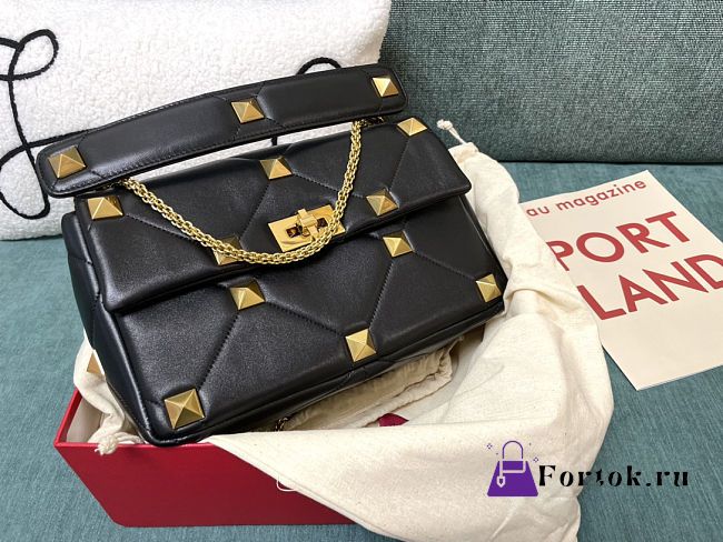 Fortok Valentino Garavani Roman Stud Shoulder Bag Black 28x 18x 8cm - 1