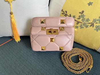 Fortok Valentino Garavani Roman Stud Small Shoulder Bag Pink Beige 19 x 13 x 6cm