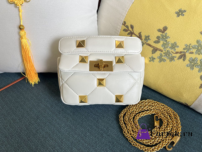 Fortok Valentino Garavani Roman Stud Small Shoulder Bag White 19 x 13 x 6cm - 1